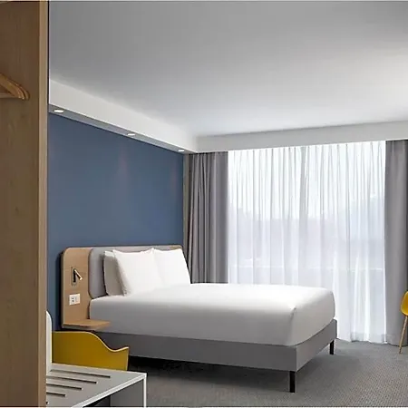 Express And By Ihg 2*