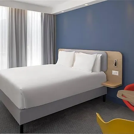 Express And By Ihg 2*