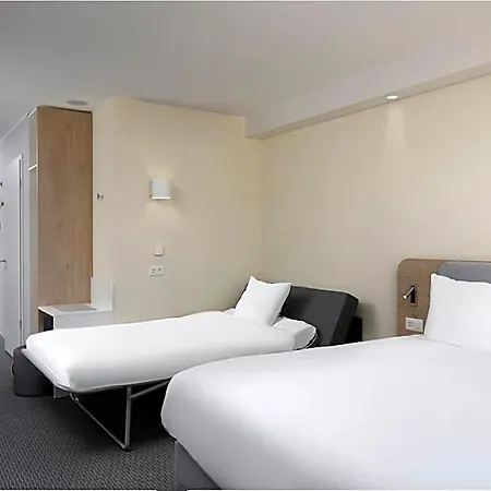 Express And By Ihg 2*